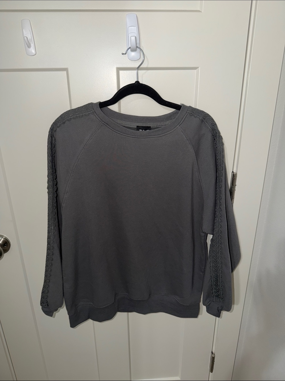 Women's Gray Crochet-Trim Sweatshirt MS5
